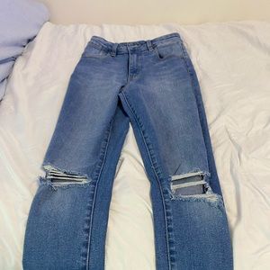 Women’s brand new rollas ripped skinny jeans